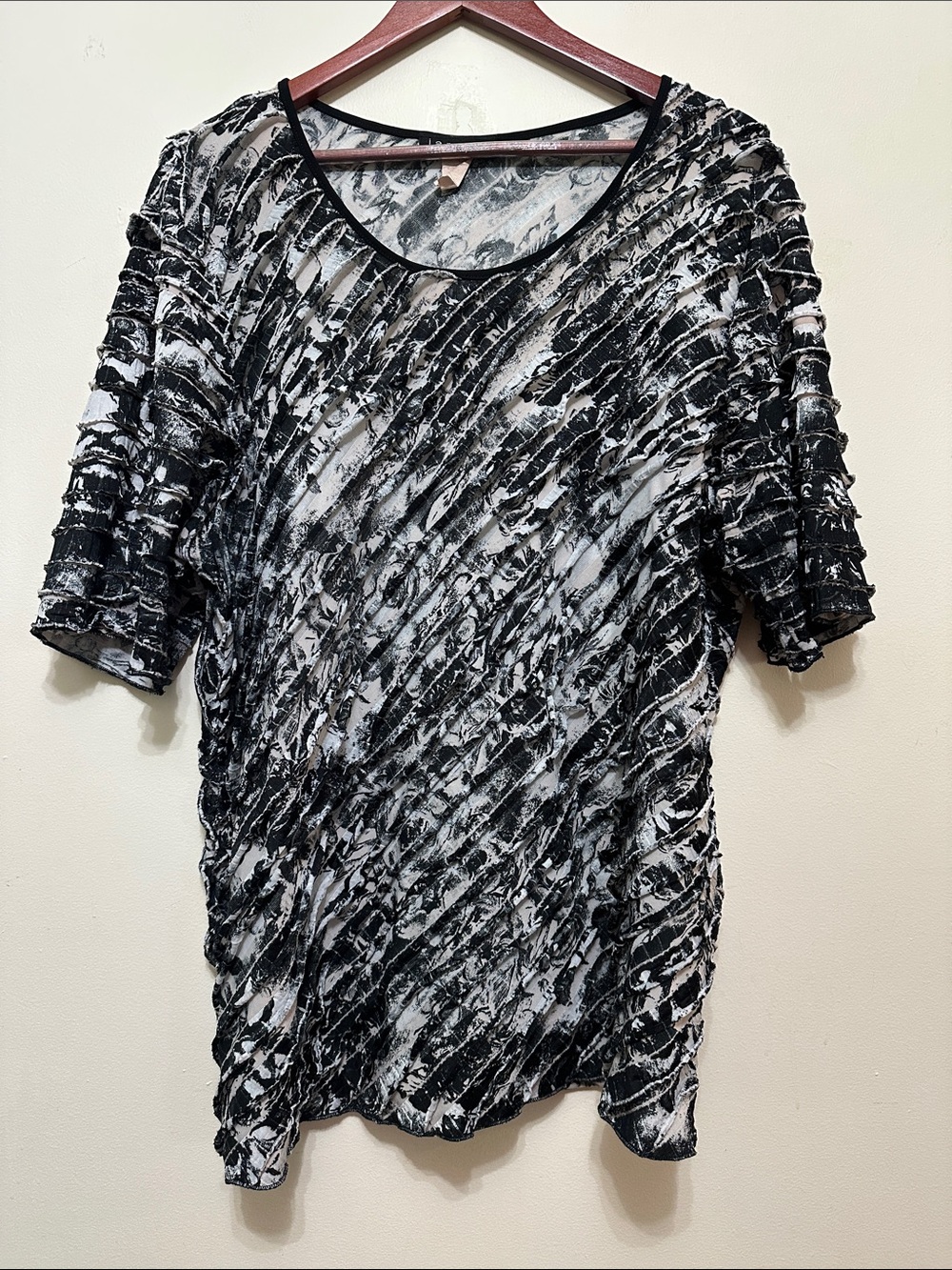 Black & White Ruched Short Sleeve Women's Tee - Picture 1 of 4